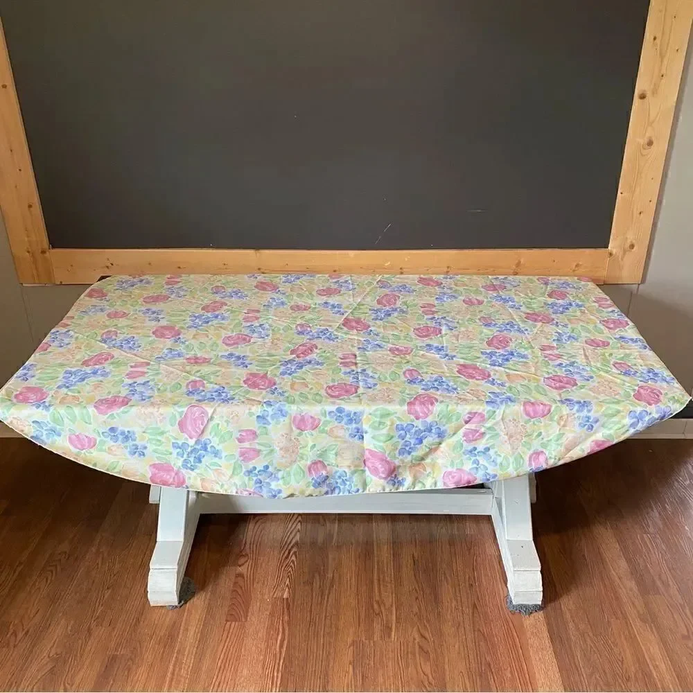 Floral print table cloth, napkins, napkin rings, 2 solid teal placemats